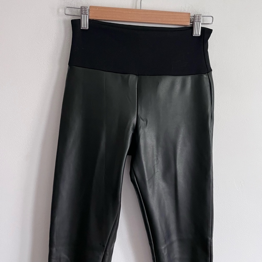 Assets by Spanx Faux Leather Leggings Size S Black Slimming - Picture 2 of 6